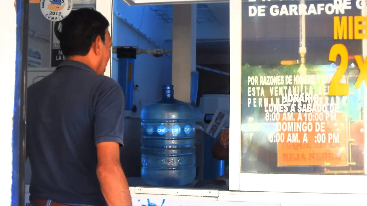 Garrafoneras-los-negocios-que-calman-la-sed-de-salmantinos (2)