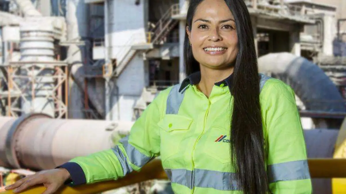 1 Mujeres en construcción