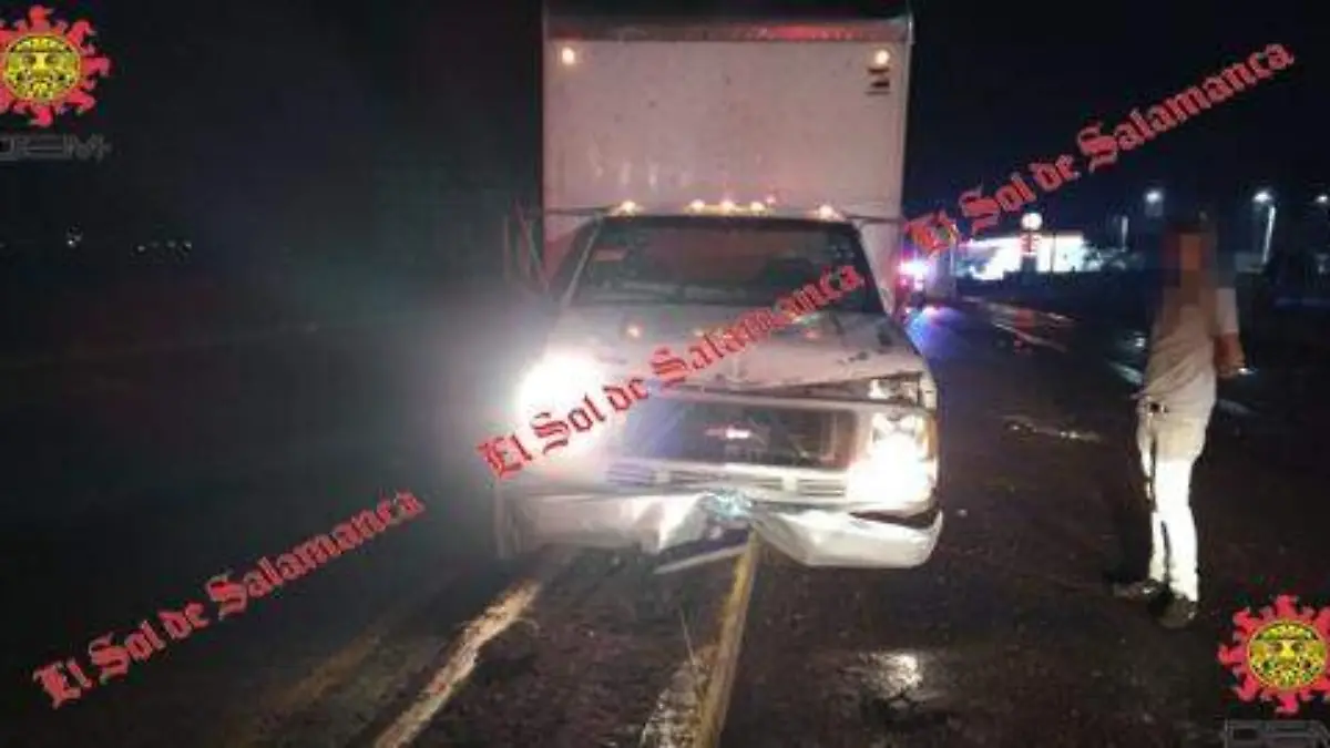 choca contra  poste de alumbrado 2