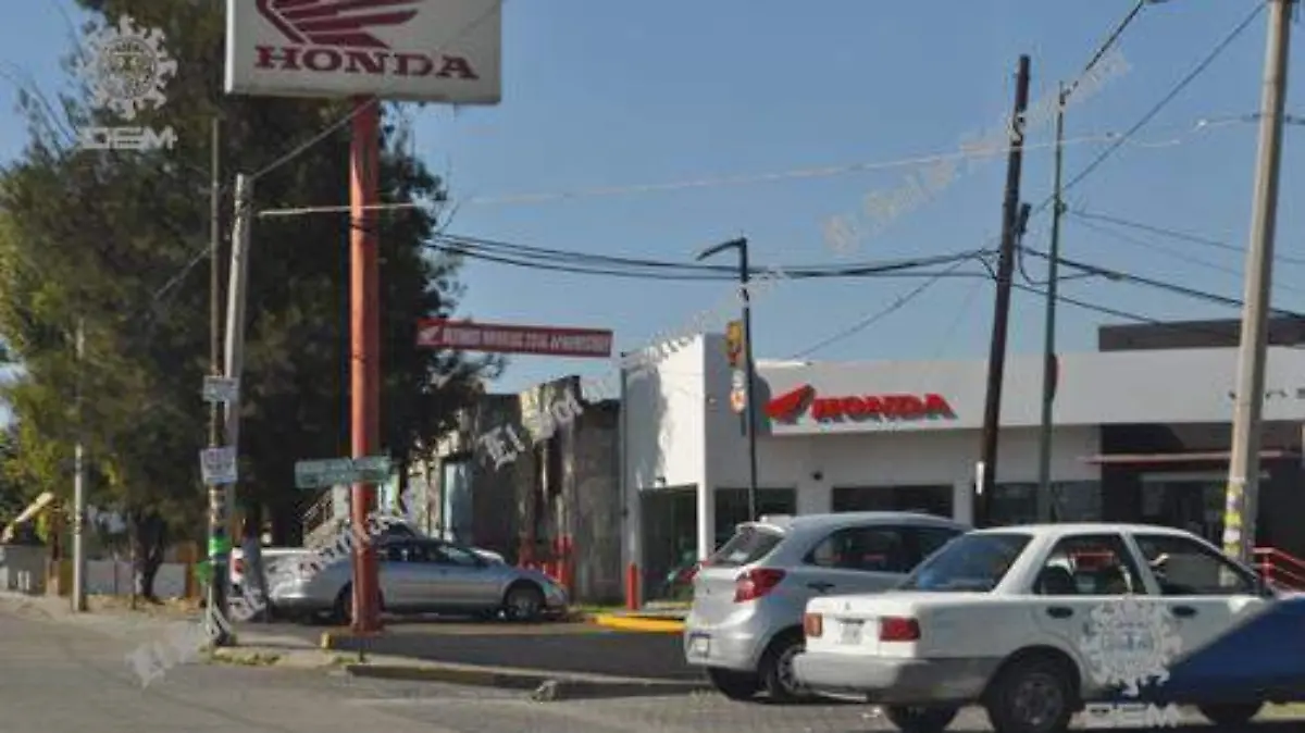 roban motocicletas y camioneta