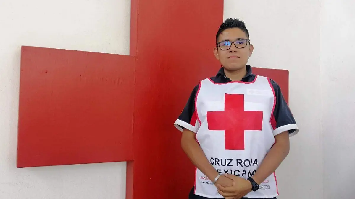 AYUDAR A LOS DEMAS LA RAZON QUE INSPIRO A CHRISTIAN A SER PARAMEDICO  (1)