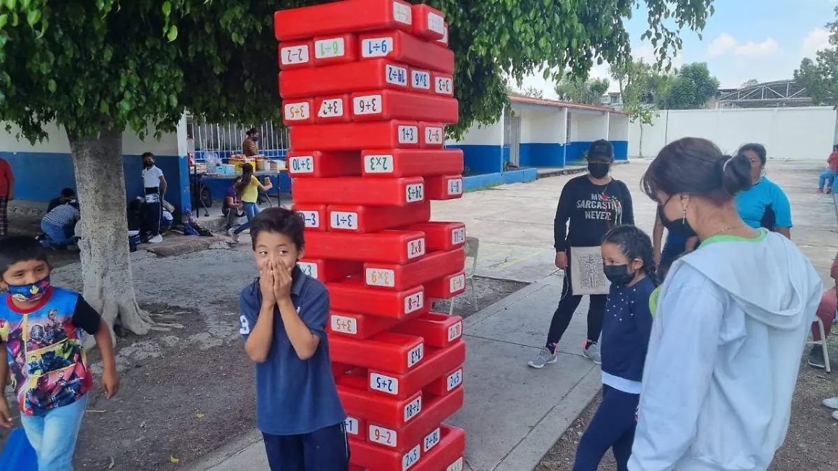 RECIBEN ESTUDIANTES Y PADRES DE FAMILIA PLÁTICAS DE PREVENCIÓN AL SUICIDIO 1