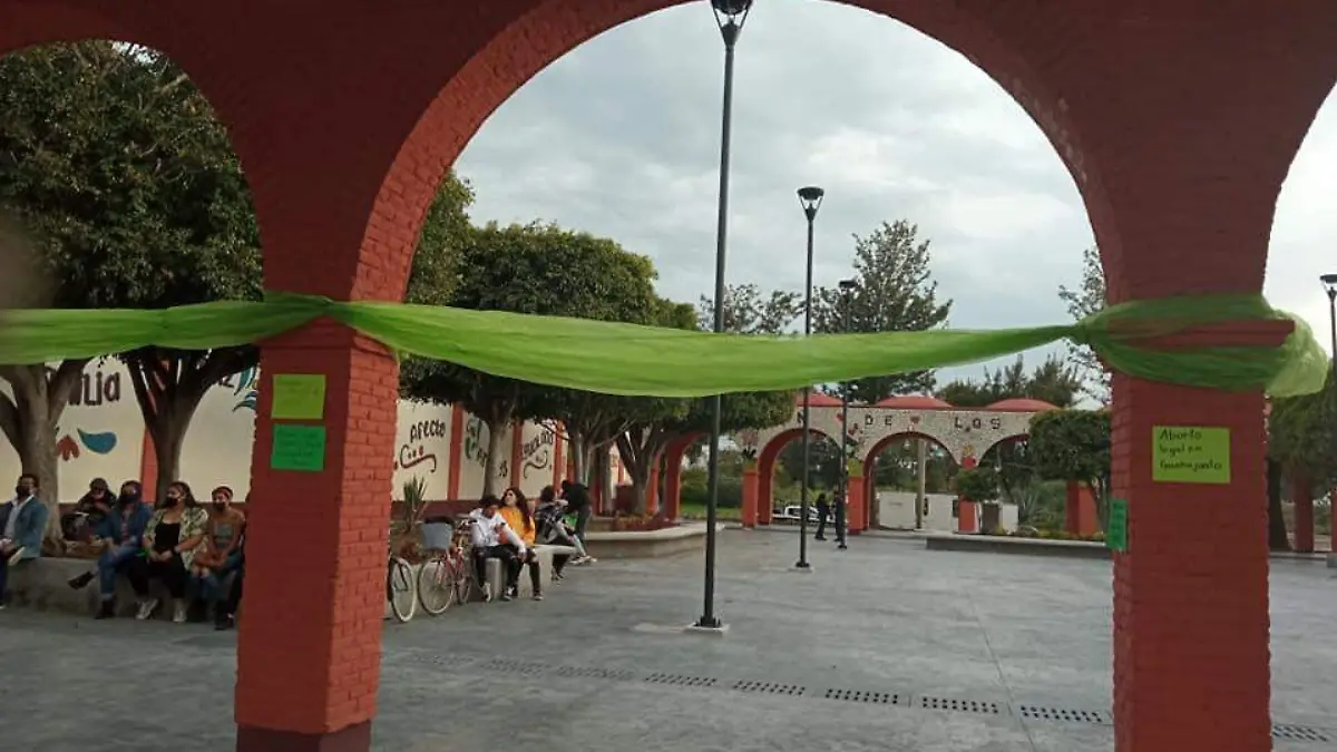 Feministas-se-unen-al-movimiento-Marea-Verde