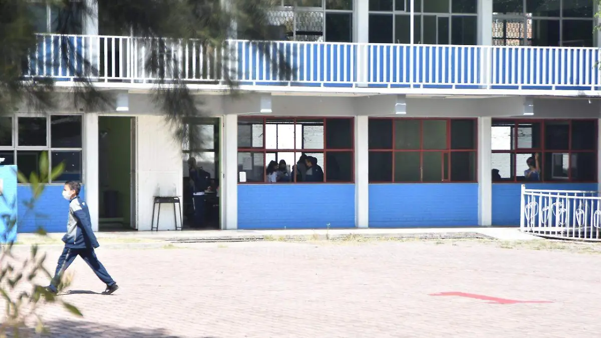 Se-separa-a-profesores 