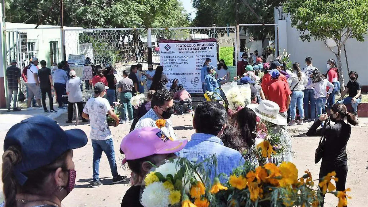 MAYOR AFORO DE GENTE EN PANTEONES (1)