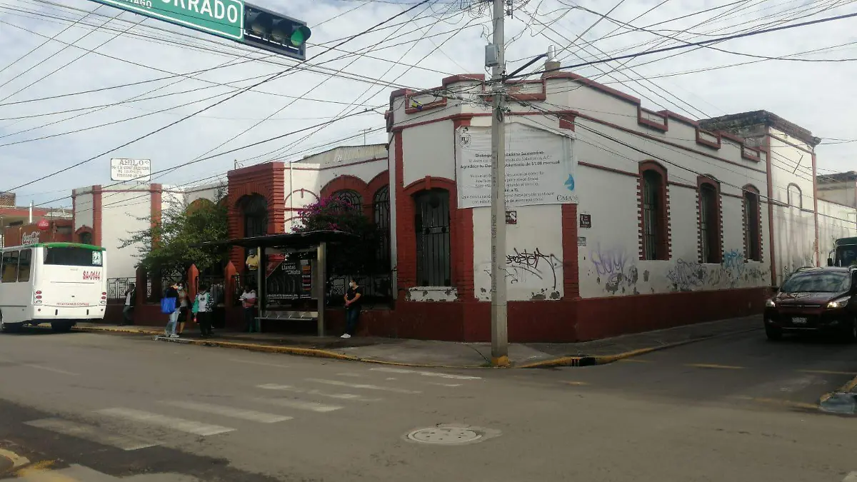 se-agrietan-dos-inmuebles  (2)