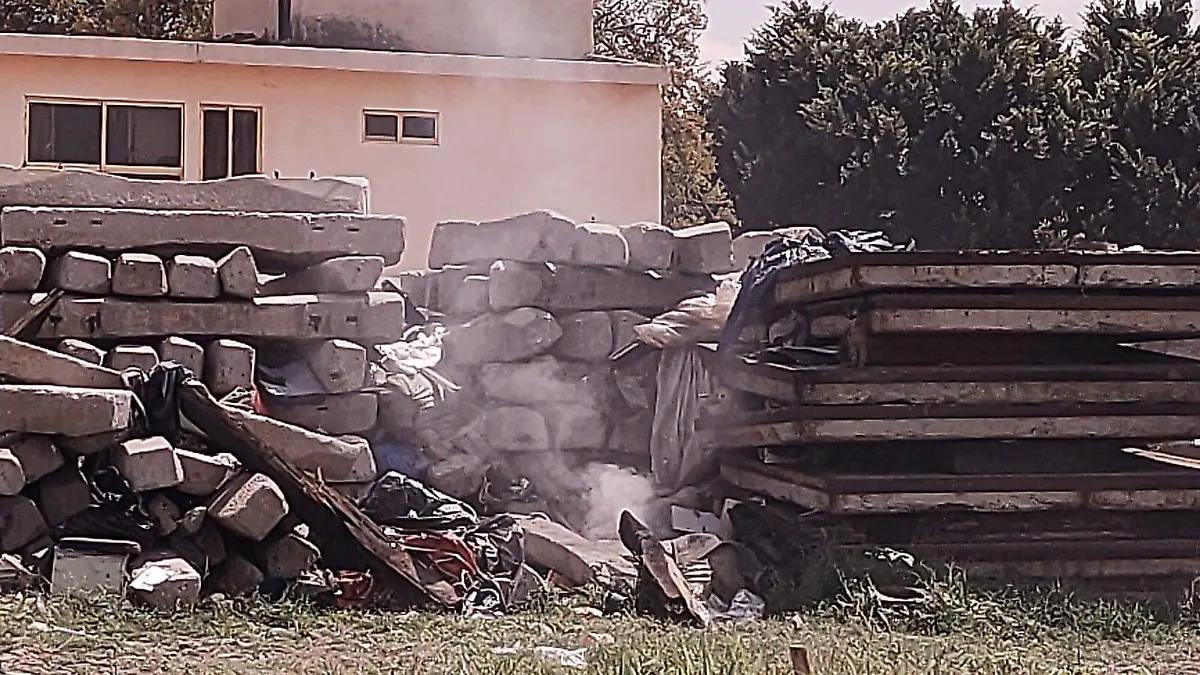 BUSCARAN RETIRAR DURMIENTES DE VIAS FERREAS 3