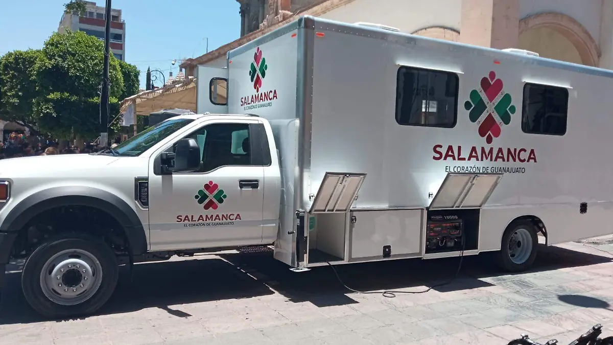 ENTREGAN UNIDAD MEDICA MOVIL PARA DIF MUNICIPAL 4