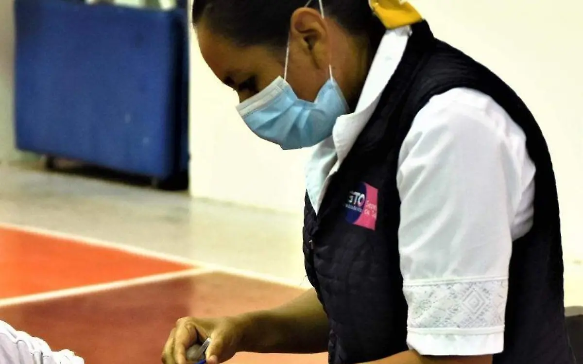 ESPERAN JÓVENES QUE LLEGUEN VACUNAS PRONTO 2