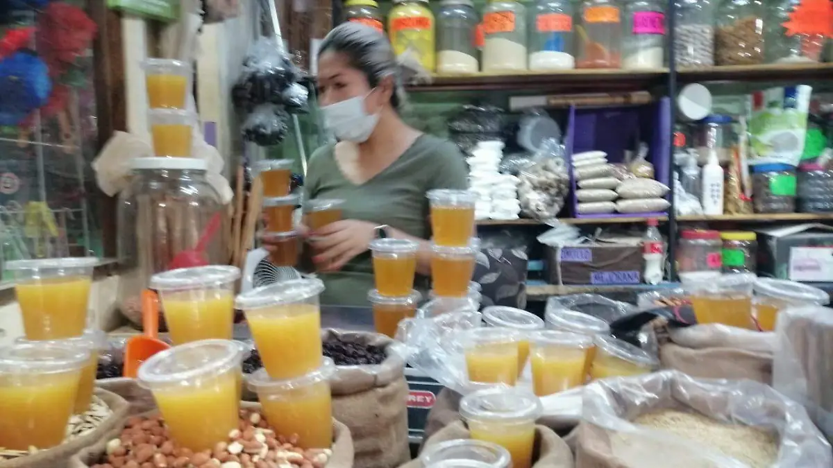 ISABEL SAUCEDO COMERCIANTE DESDE HACE 20 AÑOS 2