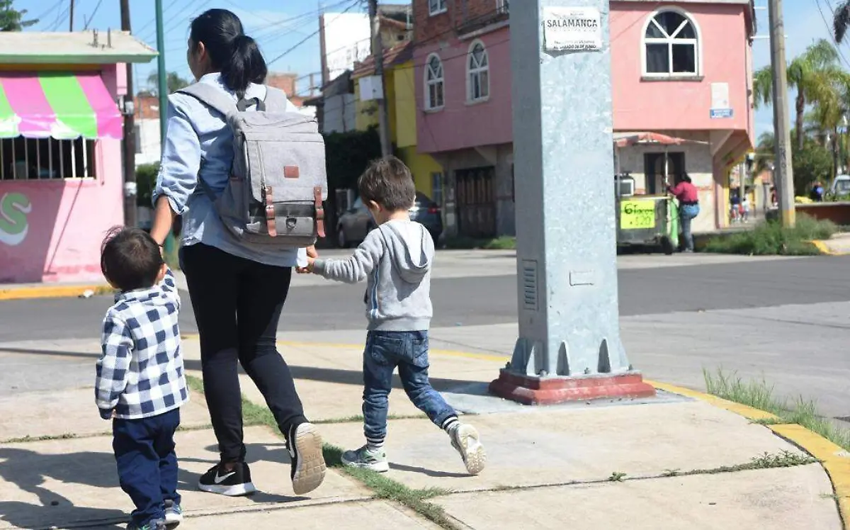 Crece incertidumbre entre padres de familia 1