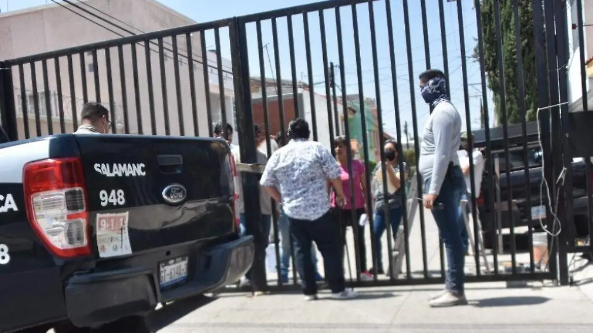 INDIGNA A VECINOS DE LA COLONIA DEL VILLAS DEL VALLE RETIRO DE REJAS PARA PREVENIR ROBOS 2