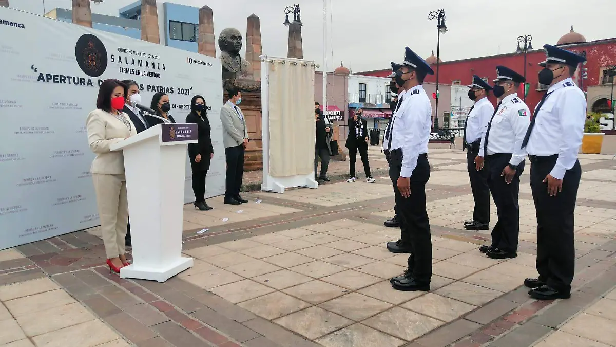 Devela-alcaldesa-Bando-Solemne