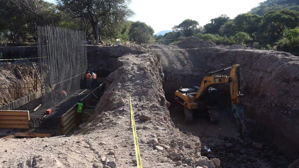 SUPERVISAN-CONSTRUCCIÓN-DE-PUENTE