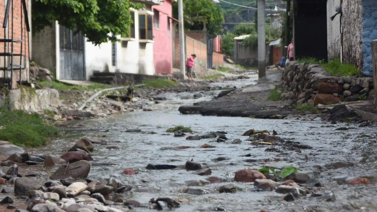 Intensa-lluvia-afecta-a-la-zona-norte-del-municipio-. 4