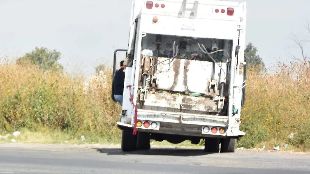 Camiones recolectores de basura en malas condiciones  1