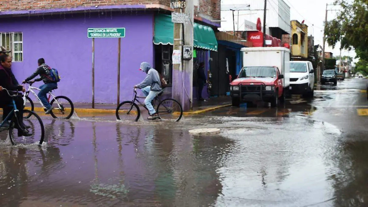 Siguen los problemas con la red de drenaje en la calle Sol 2