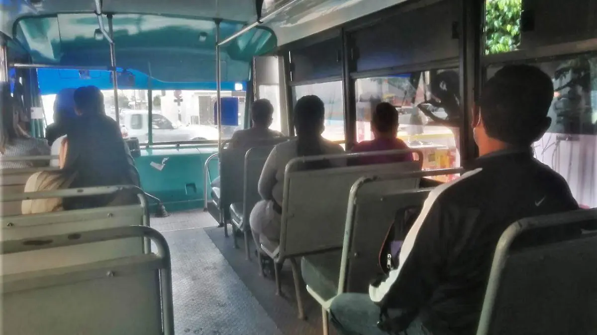 DENUNCIAN USUARIOS A CONDUCTORES DEL TRANSPORTE PUBLICO POR USO DE CELULAR 1