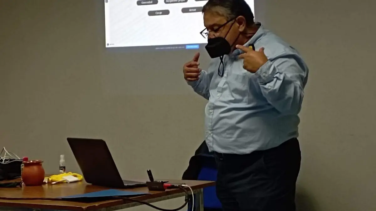 BRINDAN PSICLOGOS TALLER DE LIDERAZGO A PERSONA DEL CENTRO DE CUIDADOS CRITICOS 1