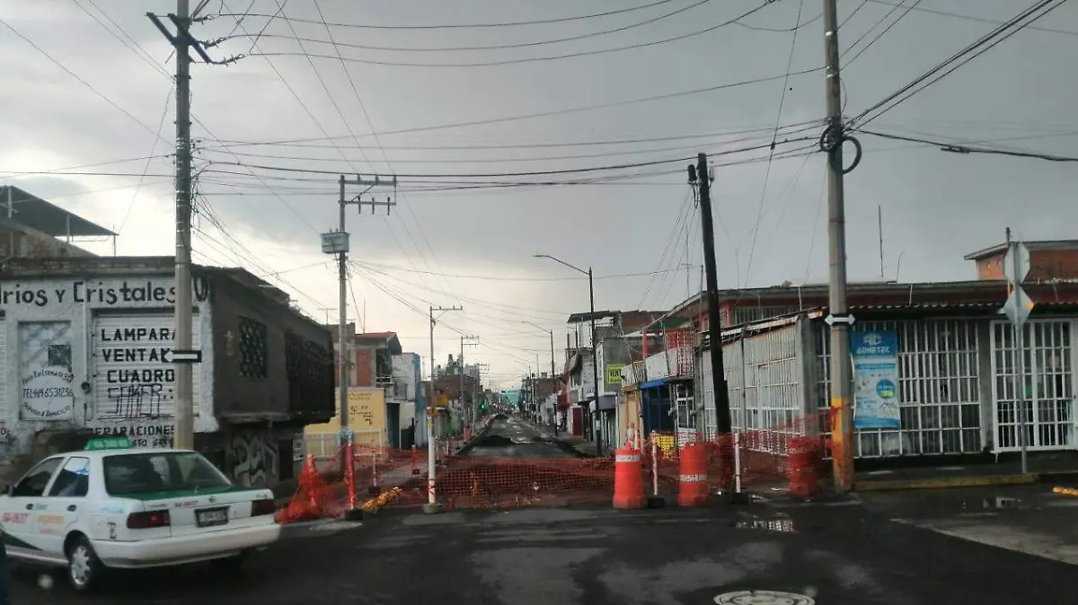 CIERRE DE CALLE GENERA LENTO FLUJO VEHICULAR 1