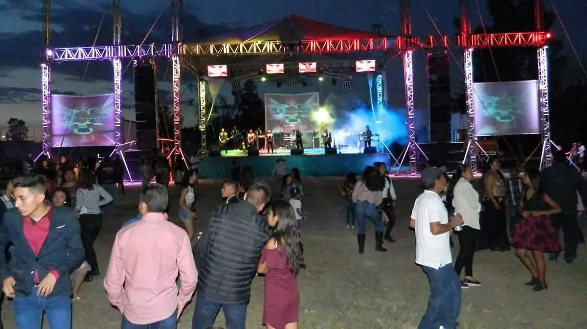 Pese a contagios no se limitan actividades masivas 1