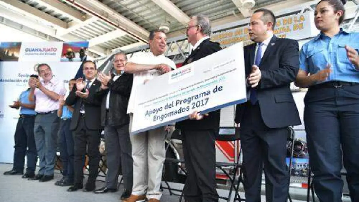 ENTREGA A BOMBEROS (2)