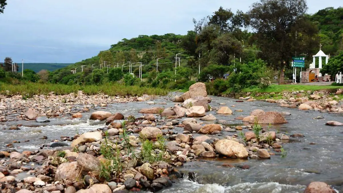 Necesario analizar el agua en el rio Temascatío  1