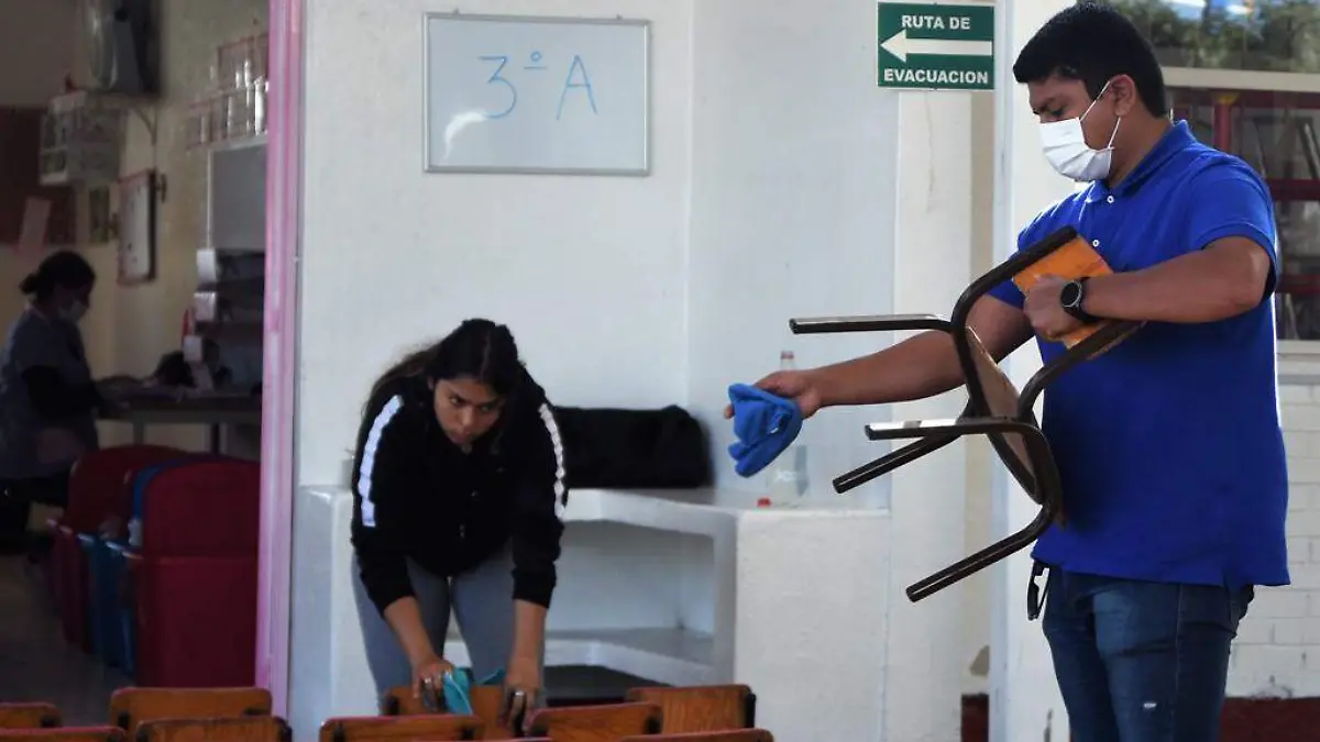 Padres de familia acuden a jornada de limpieza al Preescolar “María Enriqueta” 2