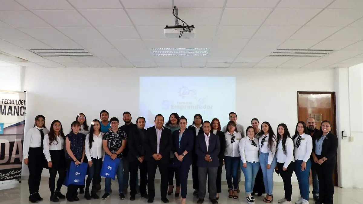 RECONOCEN RESULTADOS DE  ESTUDIANTES SALMANTINOS EN CONIES 2022  3