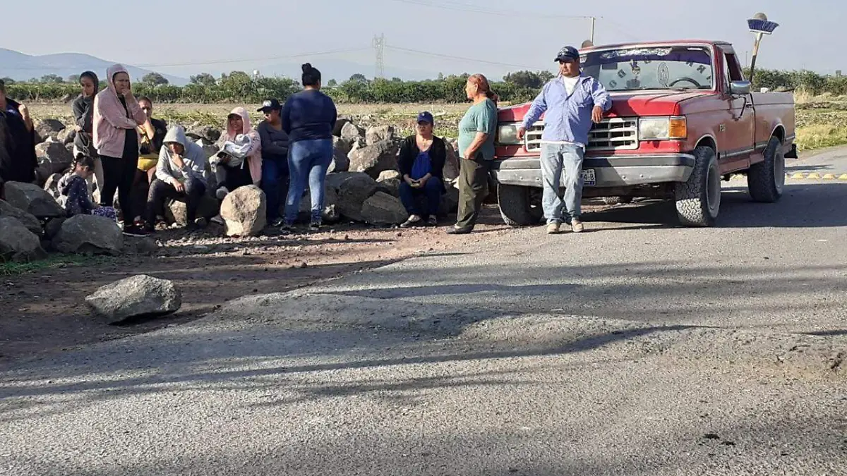 Bloquean-camino-para-exigir-seguridad (3)