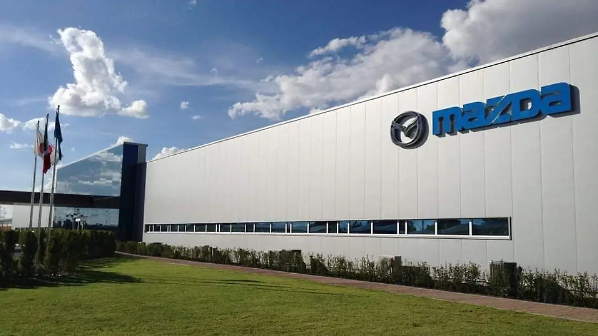 Mazda-Avanza-Deocracía-2-ok