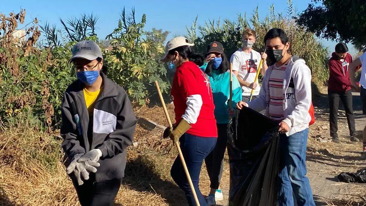 REALIZAN-LIMPIEZA-DE-RÍO-DE-IRAPUATO-2