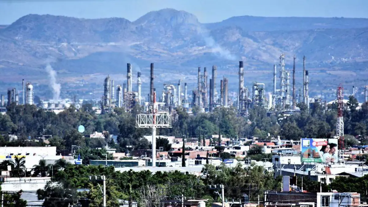 HUMO EMITIDO POR PEMEX NO DEJA DE AFECTAR AL MEDIO AMBIENTE (2)