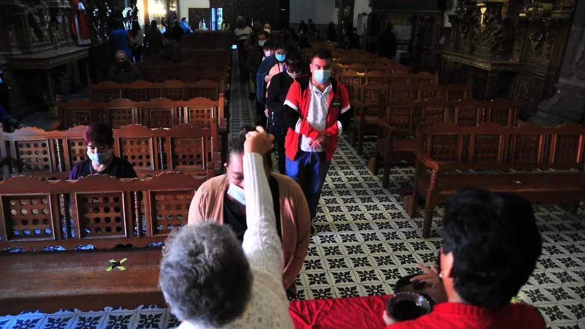 Acuden a tomar ceniza  1