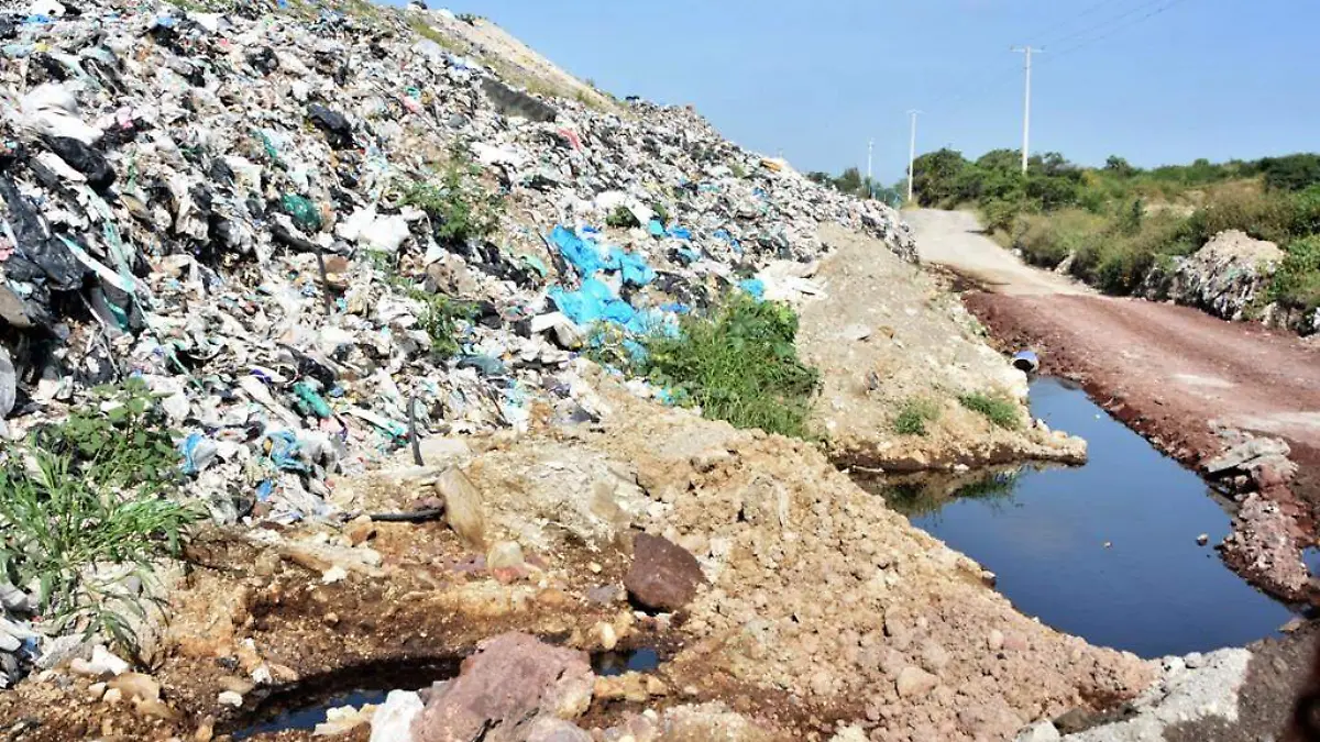 SE TRABAJA EN EL RELLENO SANITARIO (1)