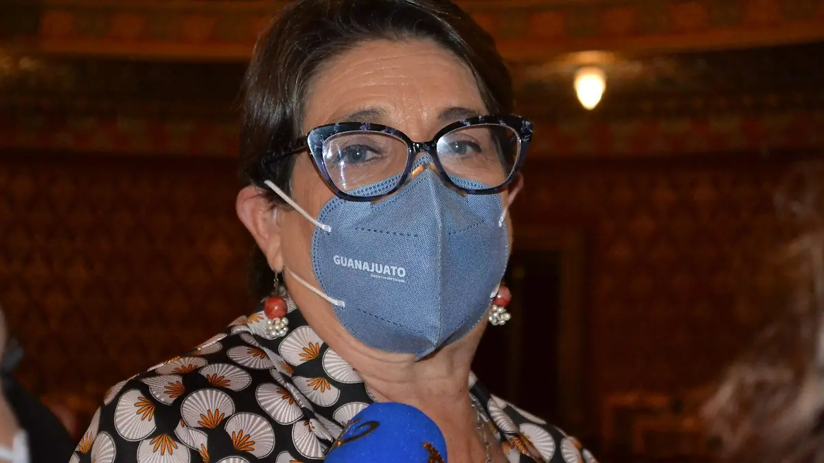 Adriana-Camarena-titular 