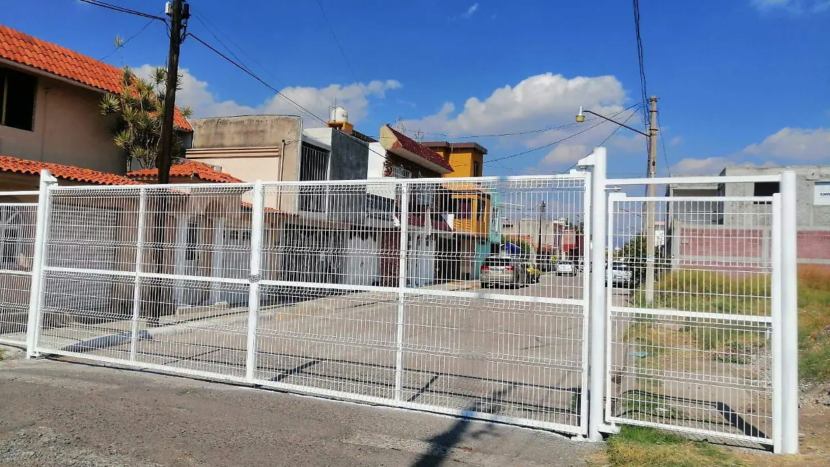 INCUMPLEN DISPOSICIONES ADMINSITRATIVAS COLOCACIÓN DE BARDAS 1