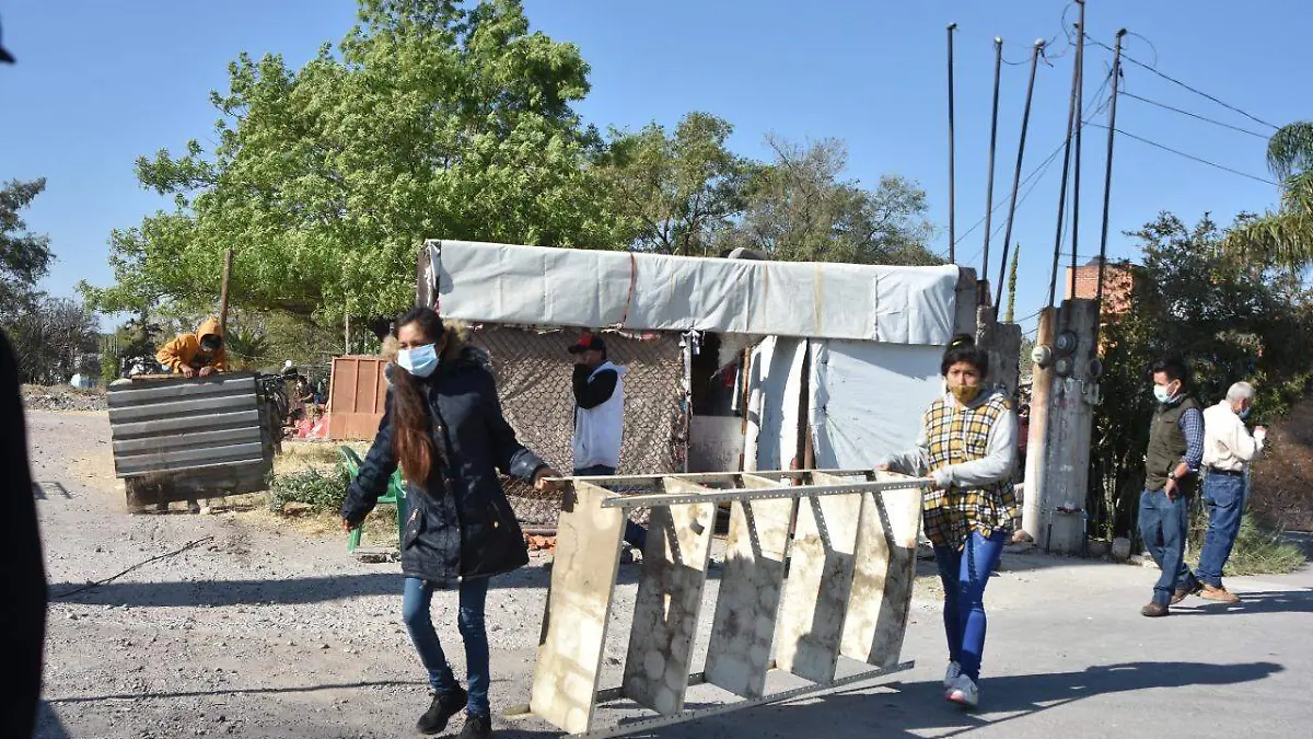 Desalojan-a-ocho-familias  (3)