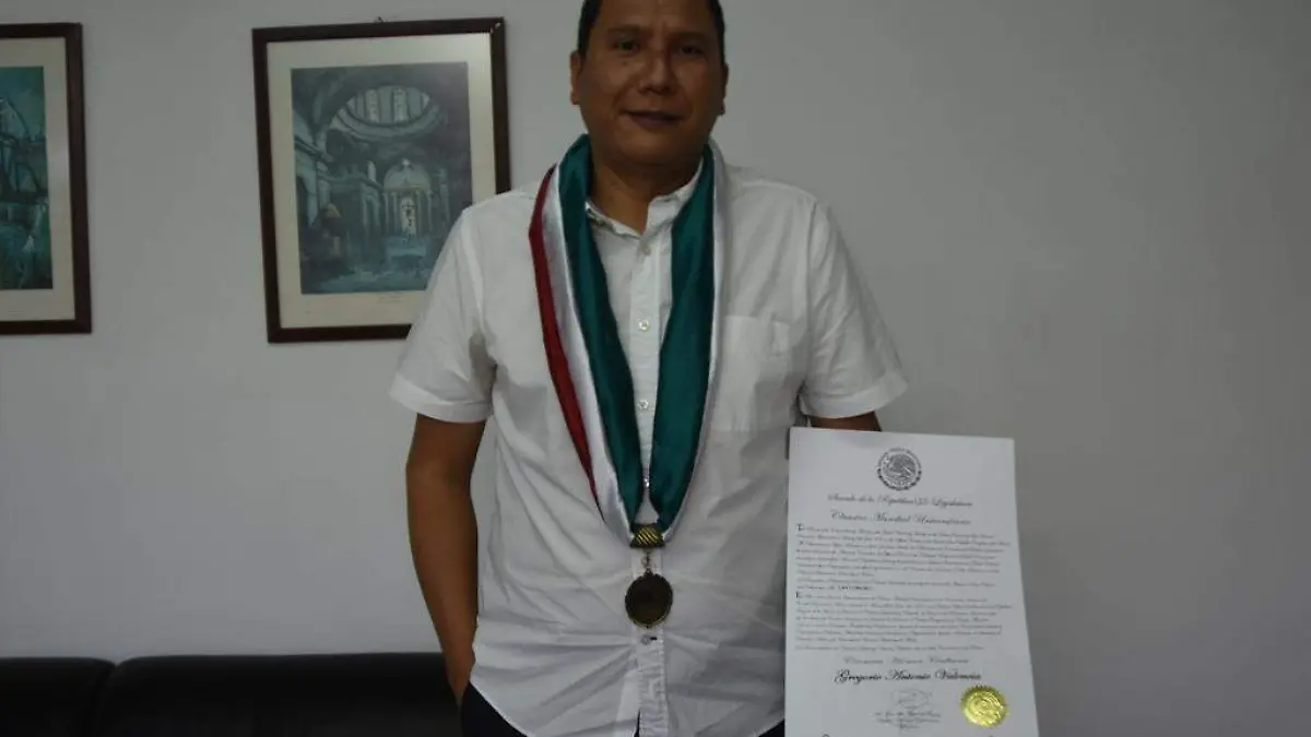 Tenor salmantino recibe  el reconocimiento Ciencia Honor Cultura  2