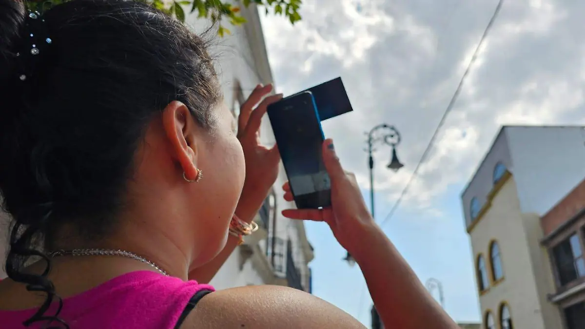 Disfrutaron salmantinos del eclipse  (3)