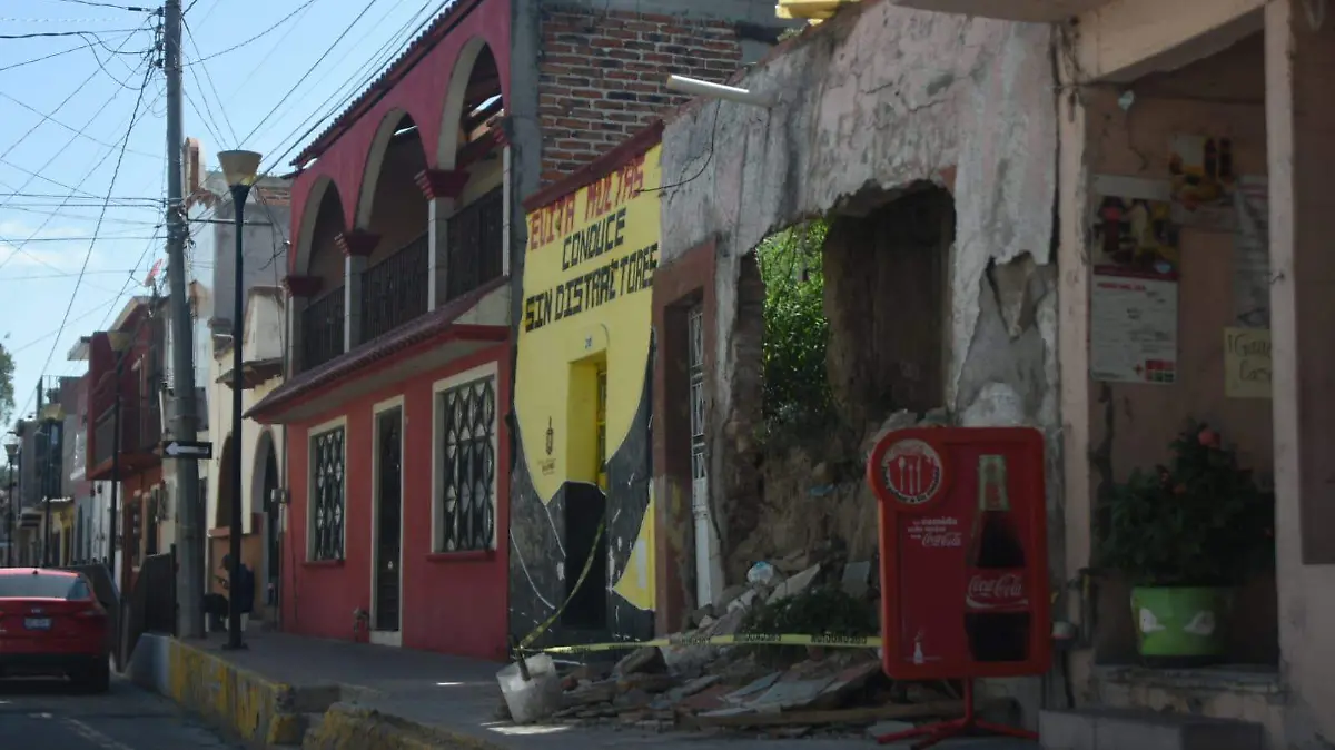 Piden se retire escombro 2