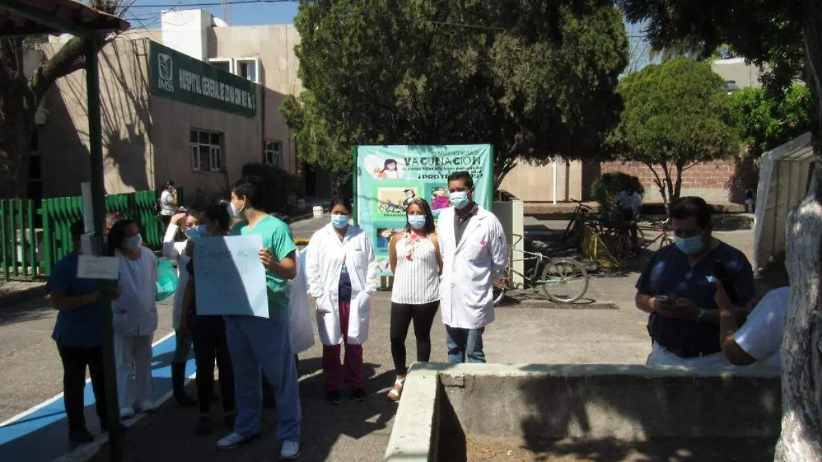 EXIGEN TRABAJADORES DEL IMSS VACUNAS COMPLETAS 2