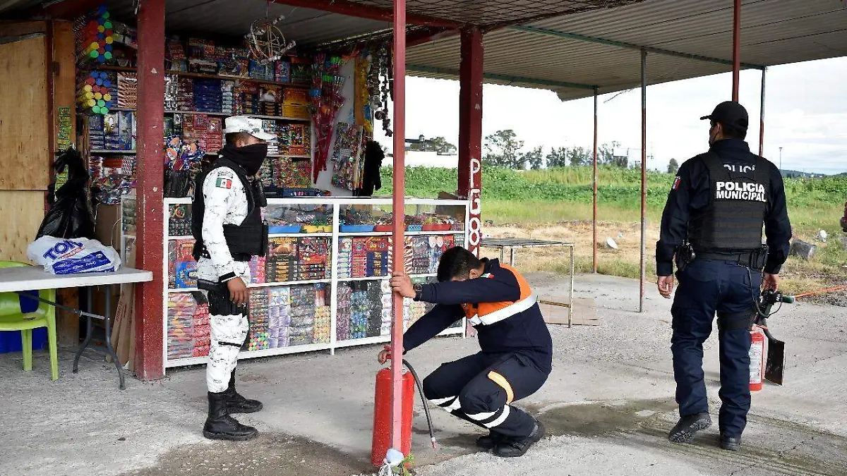 REALIZAN RECORRIDOS EN TIANGUIS DE PIROTECNIA 1