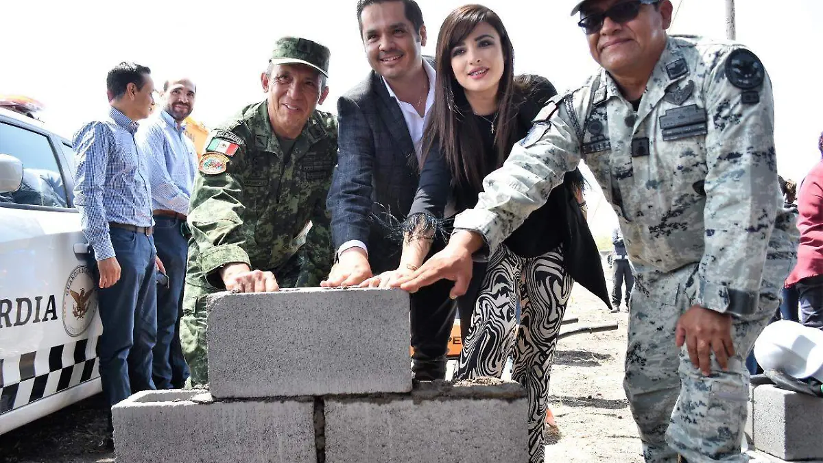 Coloca-César-Prieto-primera-piedra (1)
