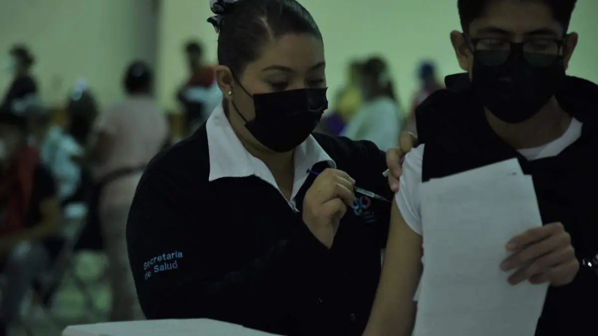 Acuden-salmantinos-a-vacunarse (1)