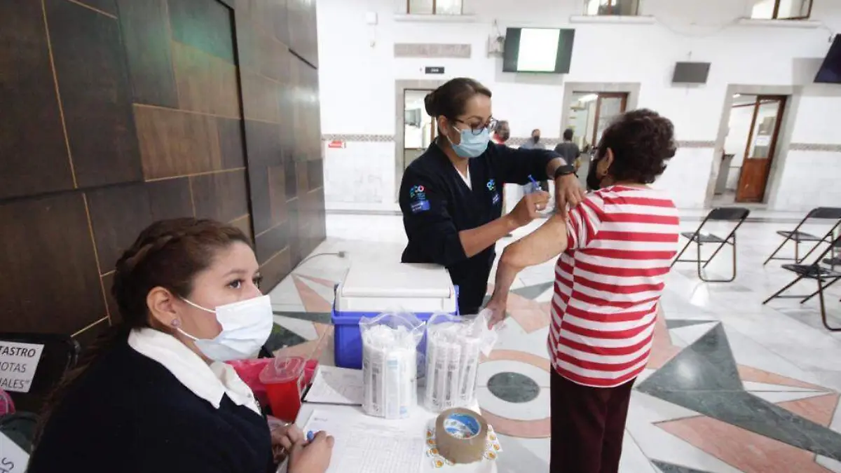 APLICAN VACUNAS CONTRA LA INFLUENZA 1