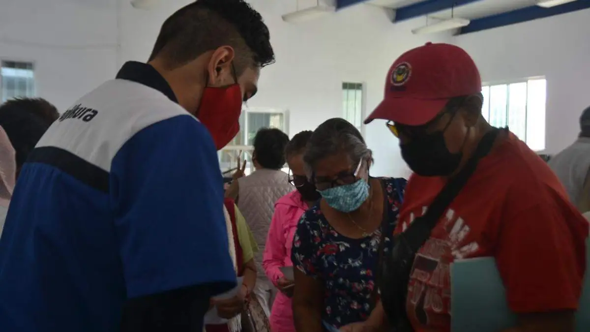 REALIZAN PRIMERA FERIA DE EMPLEO PARA ADULTOS MAYORES  (1)