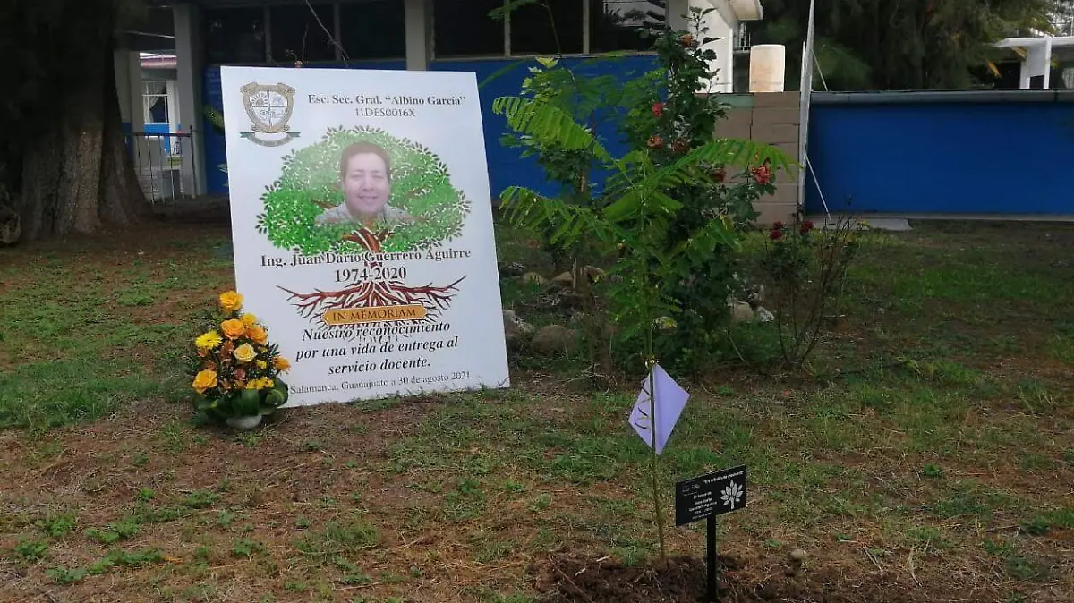 Realizan Plantación Memorial en honor del profesor Juan Darío Guerrero 2
