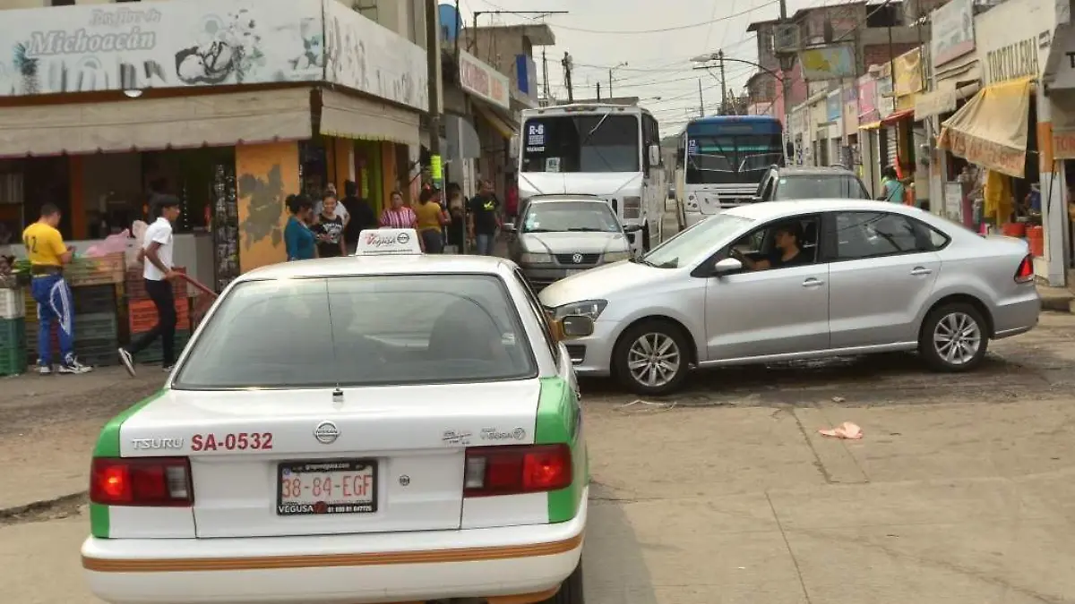 PERSISTE-PROBLEMÁTICA-DEL-COMERCIO- INFORMAL 3