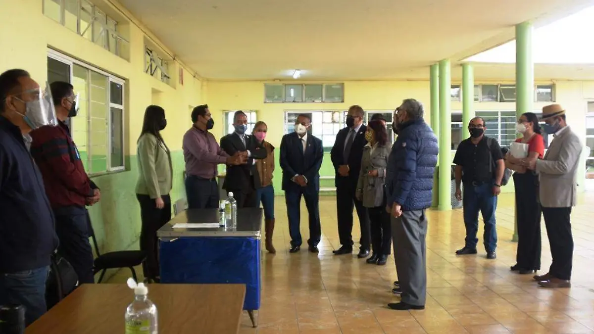 AGRADECIO EL APOYO DE LOS PADRES DE FAMILIA (1)